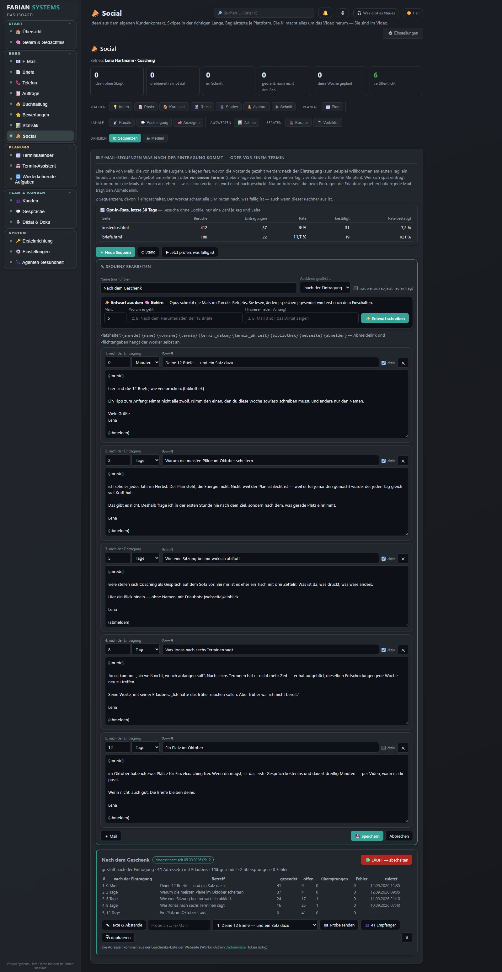 Der Sequenz-Editor im Dashboard: fünf Mails mit Abstand in Minuten oder Tagen, Betreff, Text und Haken aktiv; darunter die laufende Reihe mit dem Schalter LÄUFT — abschalten und je Mail die Zahlen gesendet, offen, übersprungen; oben die Opt-in-Rate der Landingpages